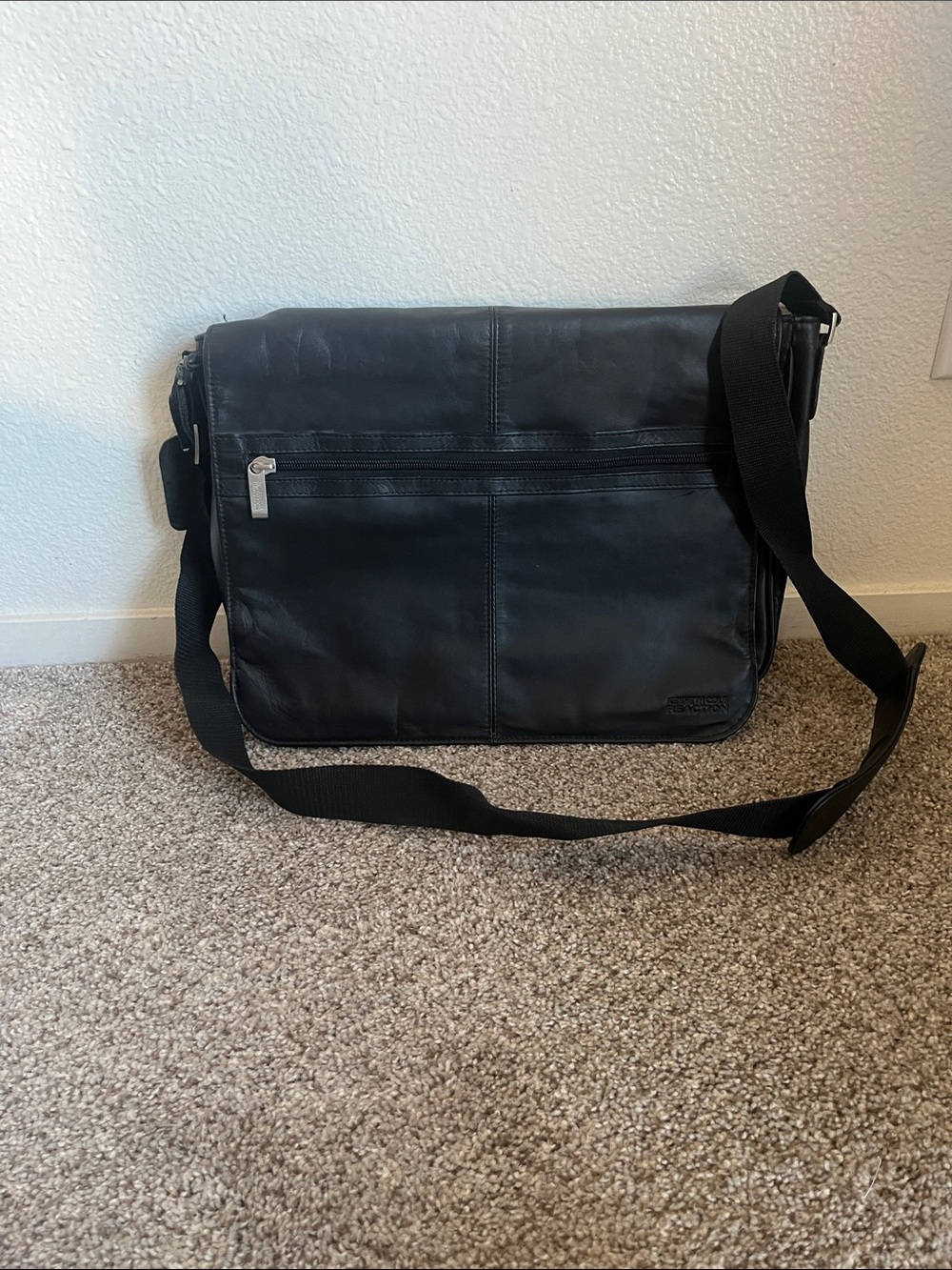Kenneth Cole Reaction Black Leather Messenger/Laptop bag with Front Zip Pocket